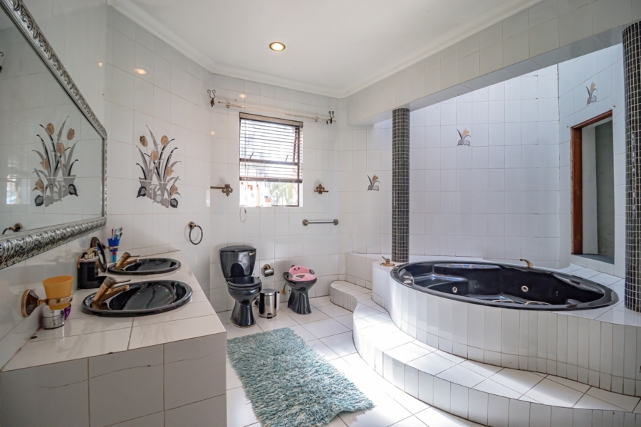 5 Bedroom Property for Sale in Sunward Park Gauteng
