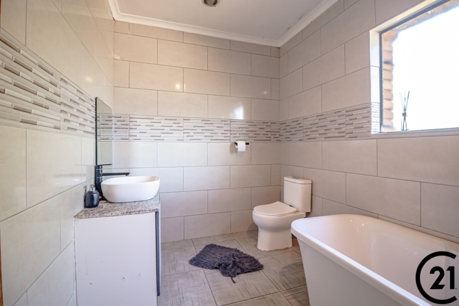 5 Bedroom Property for Sale in Sunward Park Gauteng