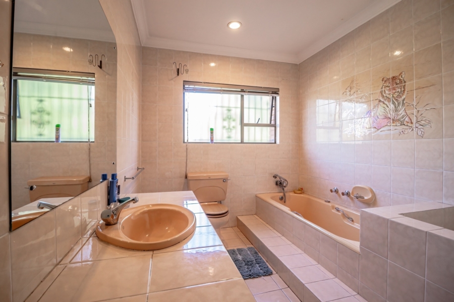 5 Bedroom Property for Sale in Sunward Park Gauteng