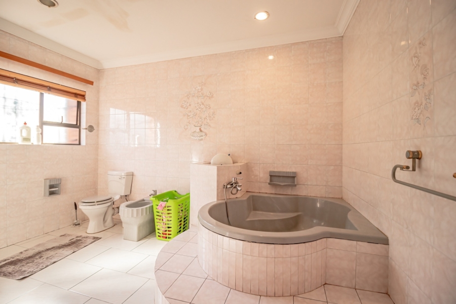 5 Bedroom Property for Sale in Sunward Park Gauteng