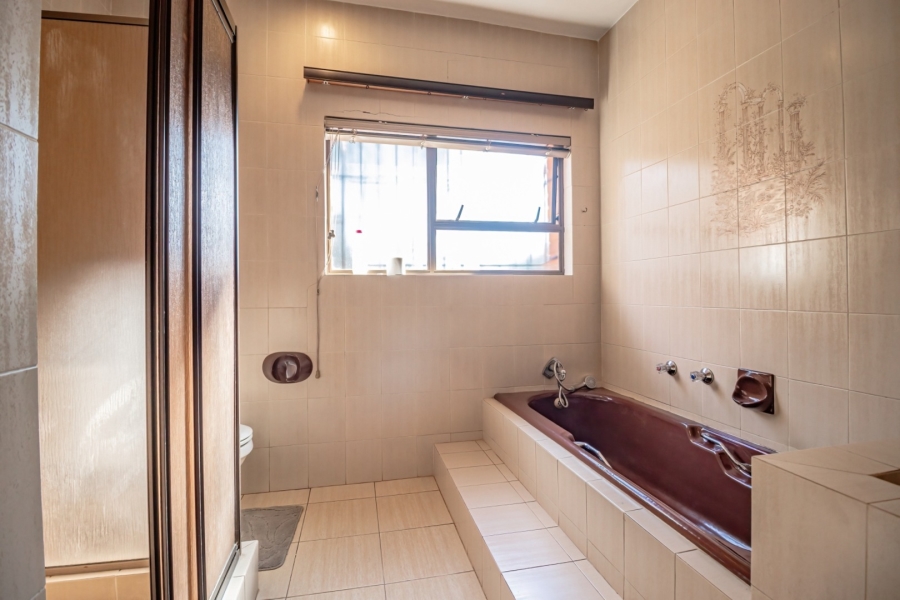 5 Bedroom Property for Sale in Sunward Park Gauteng