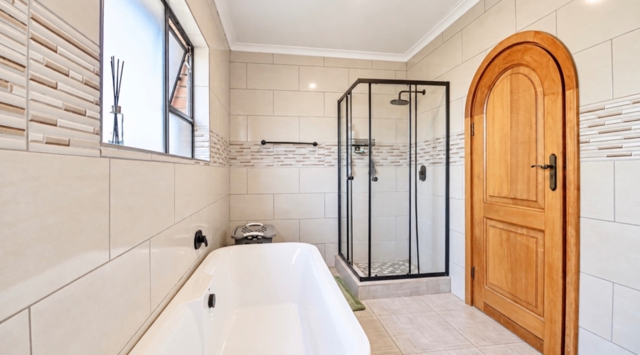 5 Bedroom Property for Sale in Sunward Park Gauteng