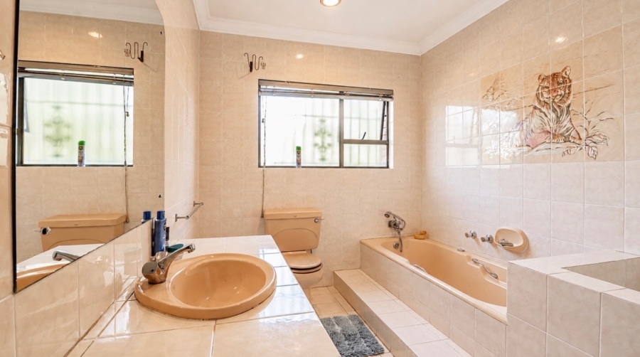 5 Bedroom Property for Sale in Sunward Park Gauteng