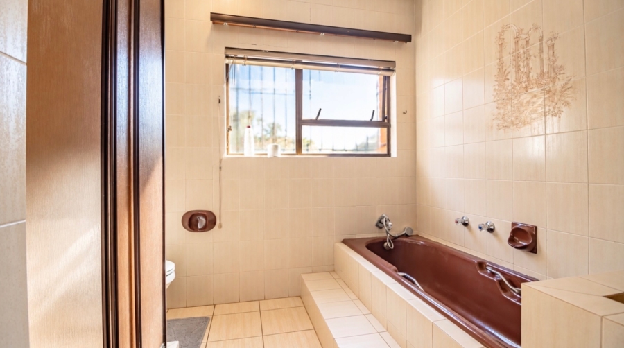 5 Bedroom Property for Sale in Sunward Park Gauteng