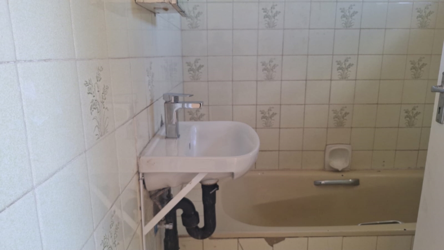 To Let 2 Bedroom Property for Rent in Orange Grove Gauteng