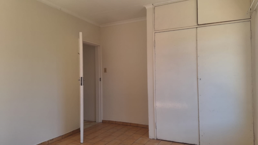 To Let 2 Bedroom Property for Rent in Orange Grove Gauteng