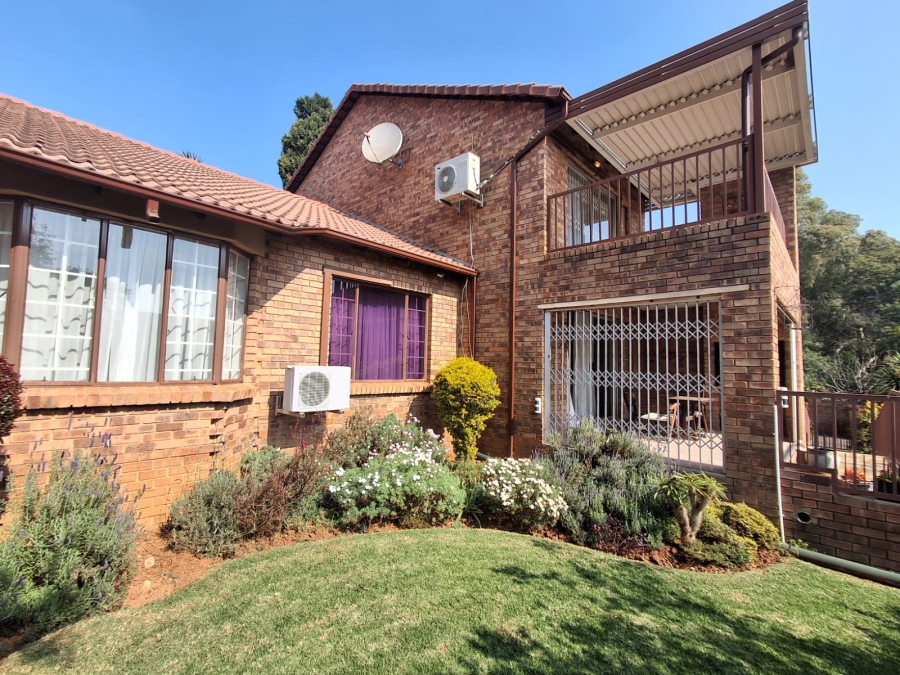 5 Bedroom Property for Sale in Helderkruin Gauteng