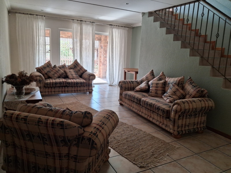 5 Bedroom Property for Sale in Helderkruin Gauteng
