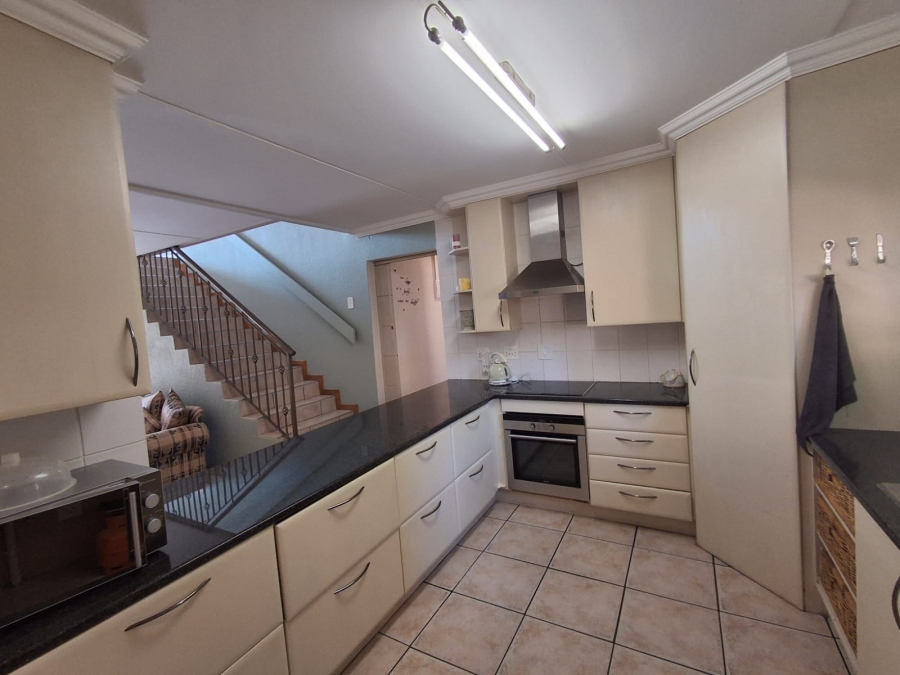 5 Bedroom Property for Sale in Helderkruin Gauteng