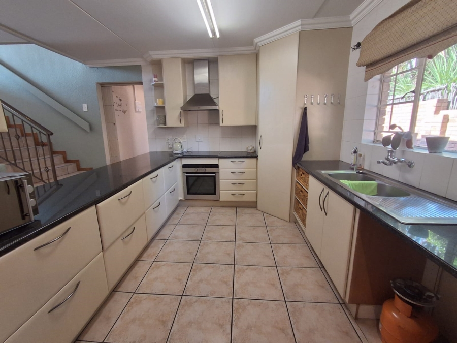 5 Bedroom Property for Sale in Helderkruin Gauteng