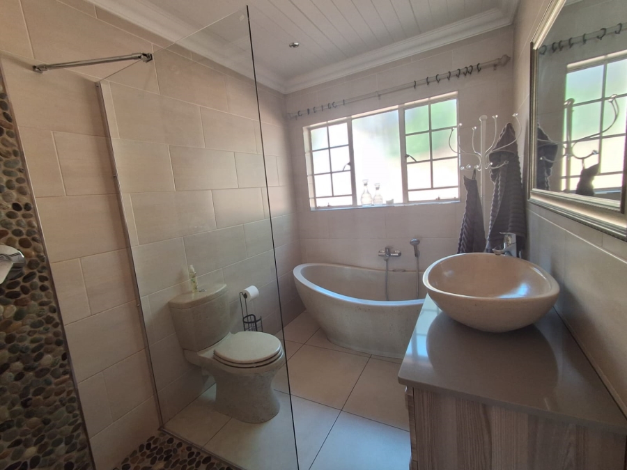 5 Bedroom Property for Sale in Helderkruin Gauteng