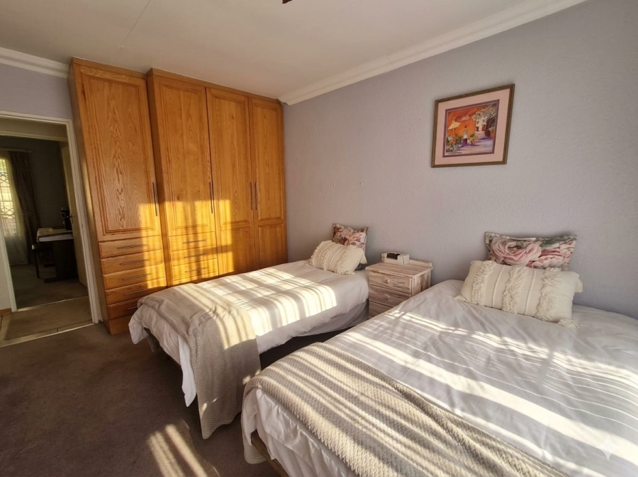 5 Bedroom Property for Sale in Helderkruin Gauteng