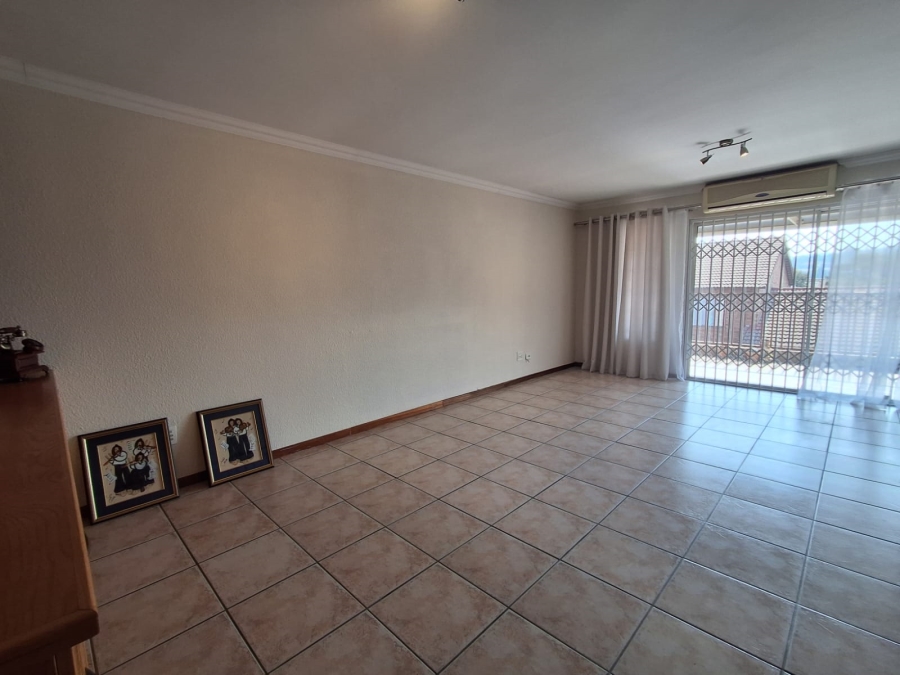 5 Bedroom Property for Sale in Helderkruin Gauteng