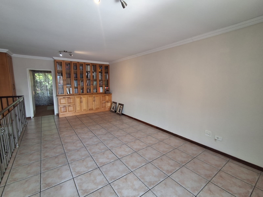 5 Bedroom Property for Sale in Helderkruin Gauteng
