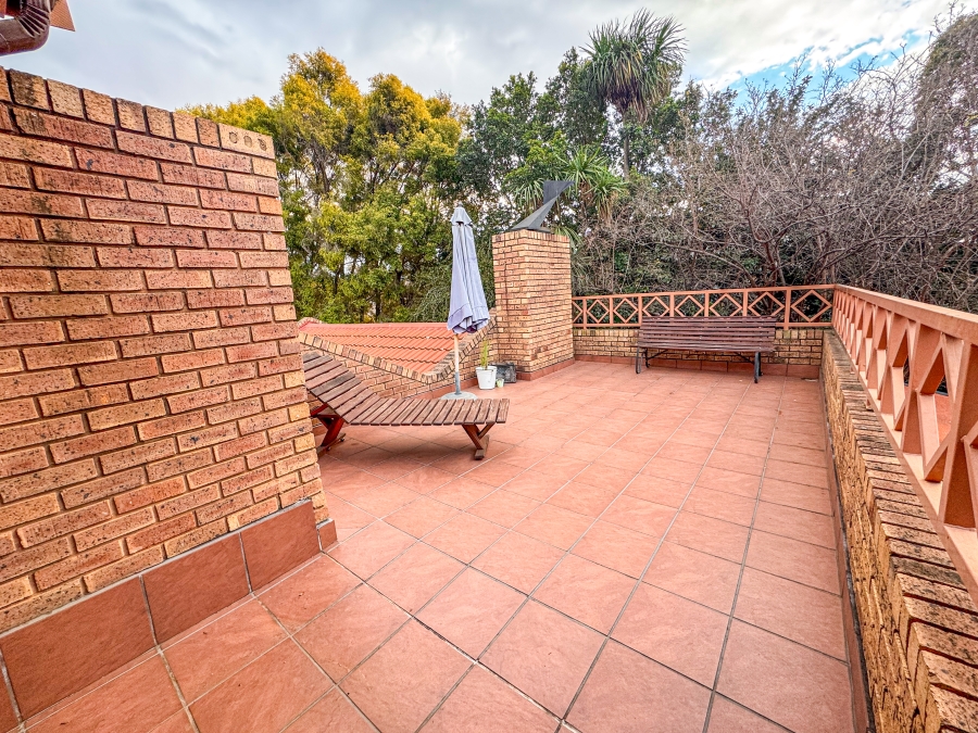 To Let 2 Bedroom Property for Rent in Silver Lakes Golf Estate Gauteng