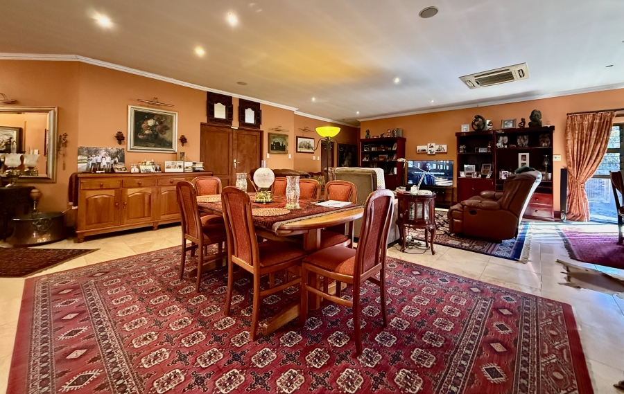 2 Bedroom Property for Sale in The Retreat Gauteng