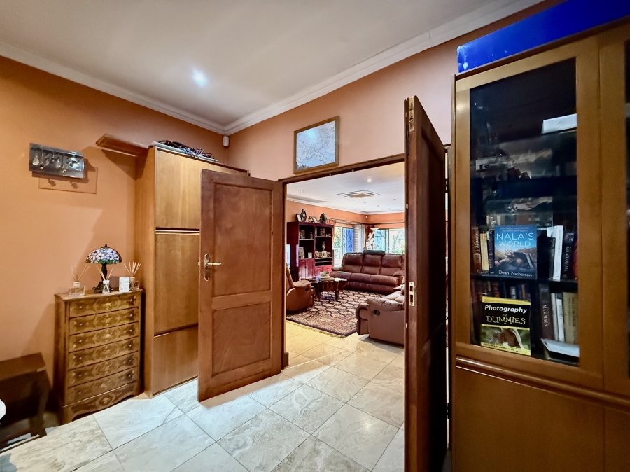 2 Bedroom Property for Sale in The Retreat Gauteng