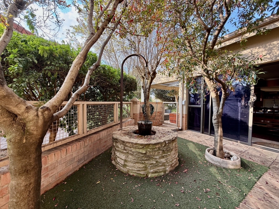 2 Bedroom Property for Sale in The Retreat Gauteng