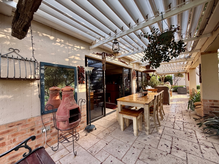 2 Bedroom Property for Sale in The Retreat Gauteng