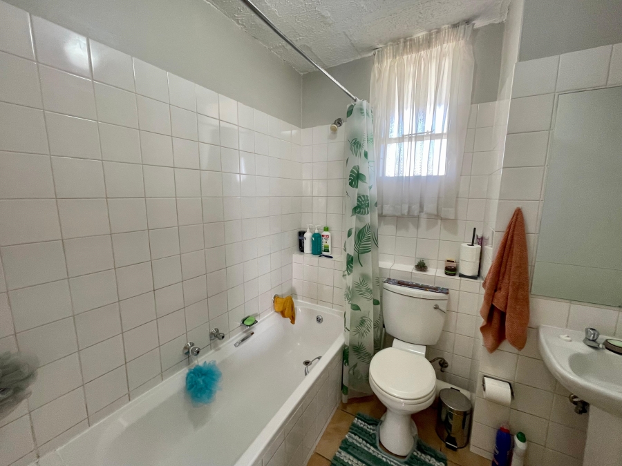 2 Bedroom Property for Sale in Queenswood Gauteng