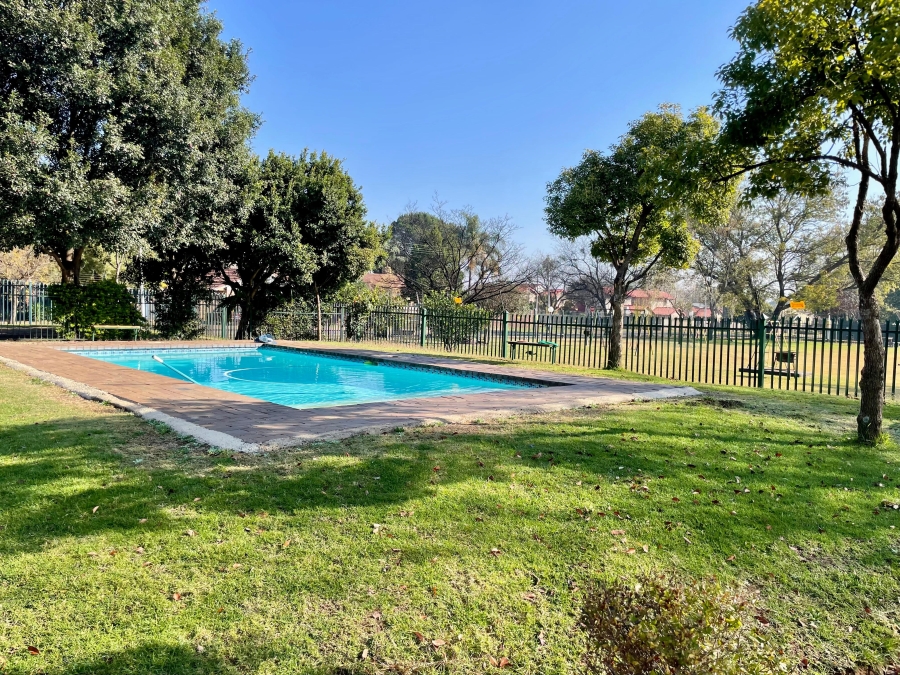 2 Bedroom Property for Sale in Queenswood Gauteng