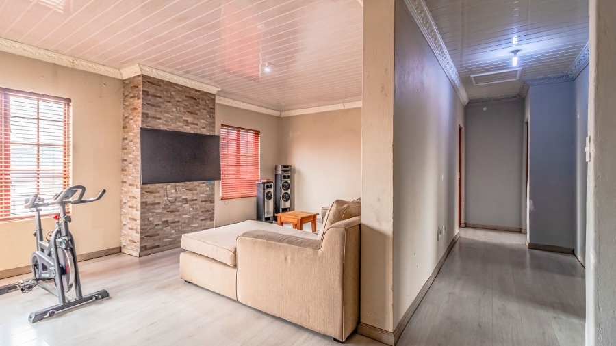 To Let 4 Bedroom Property for Rent in Naturena Gauteng