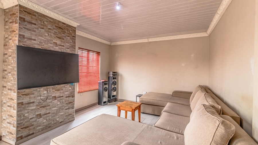 To Let 4 Bedroom Property for Rent in Naturena Gauteng
