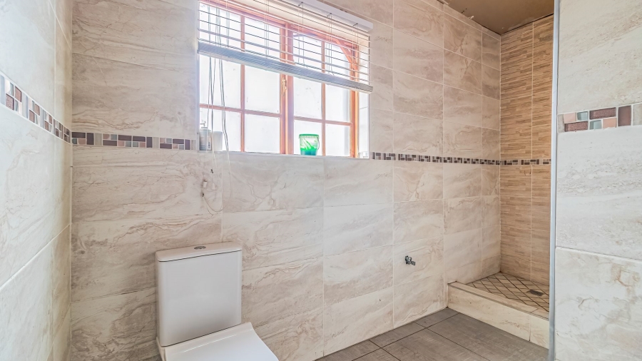 To Let 4 Bedroom Property for Rent in Naturena Gauteng