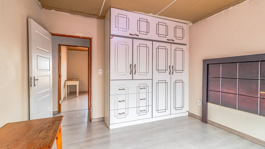To Let 4 Bedroom Property for Rent in Naturena Gauteng