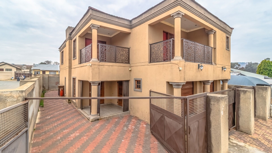 To Let 4 Bedroom Property for Rent in Naturena Gauteng