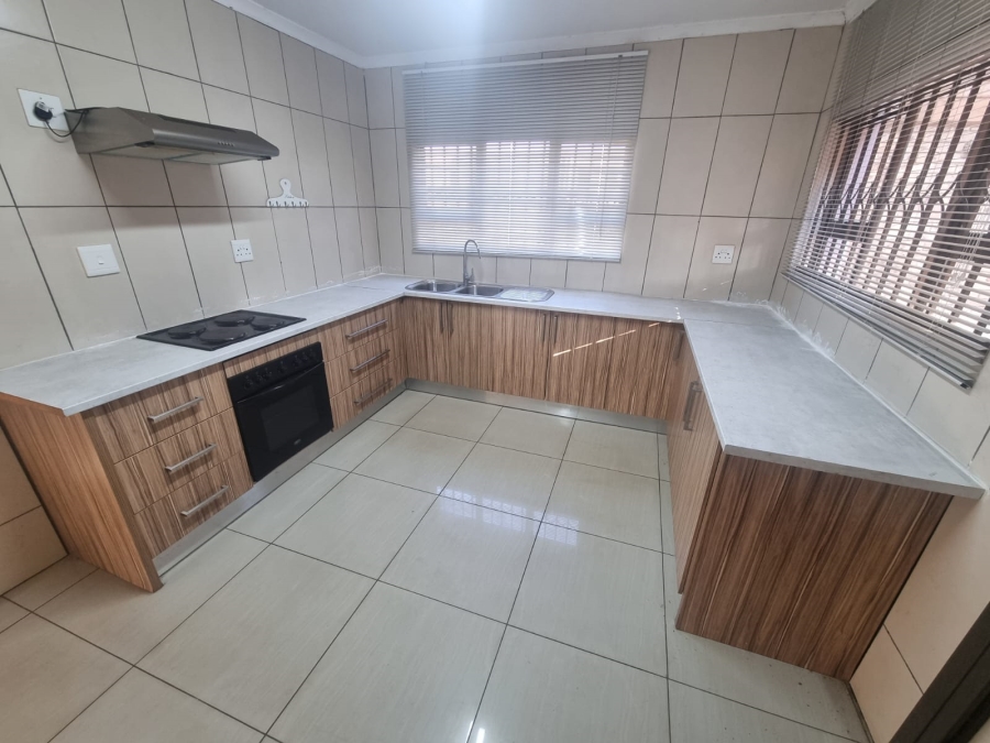 To Let 2 Bedroom Property for Rent in Mulbarton Gauteng