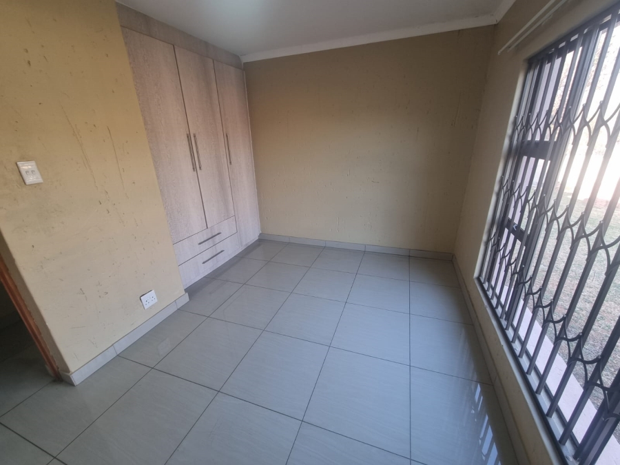 To Let 2 Bedroom Property for Rent in Mulbarton Gauteng