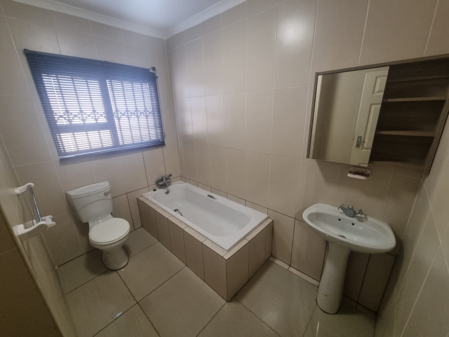 To Let 2 Bedroom Property for Rent in Mulbarton Gauteng