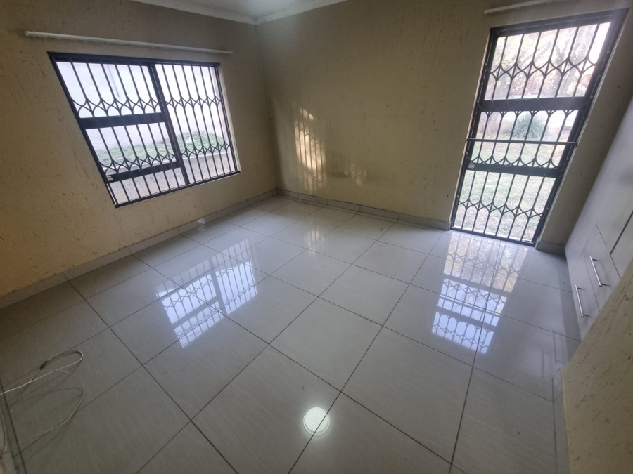 To Let 2 Bedroom Property for Rent in Mulbarton Gauteng