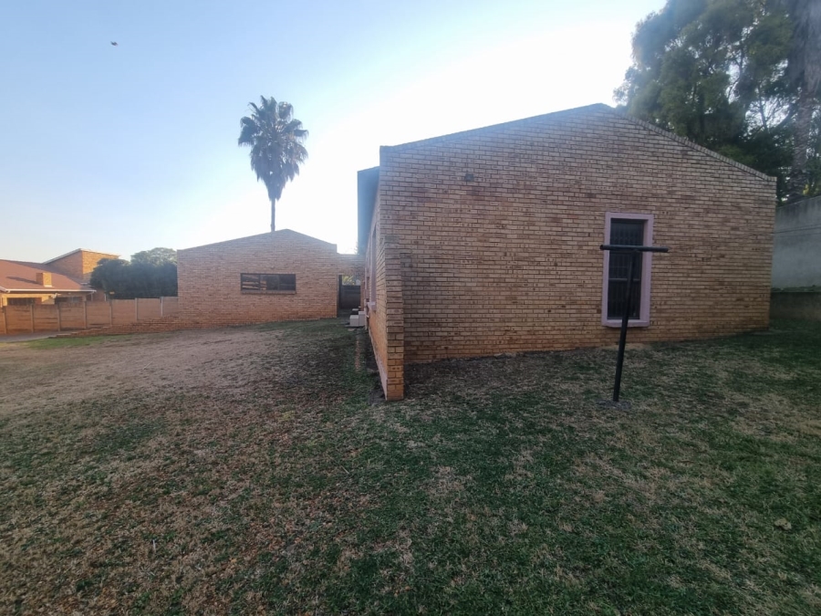 To Let 2 Bedroom Property for Rent in Mulbarton Gauteng