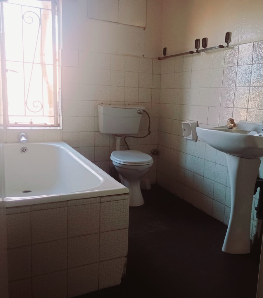 2 Bedroom Property for Sale in Windsor East Gauteng