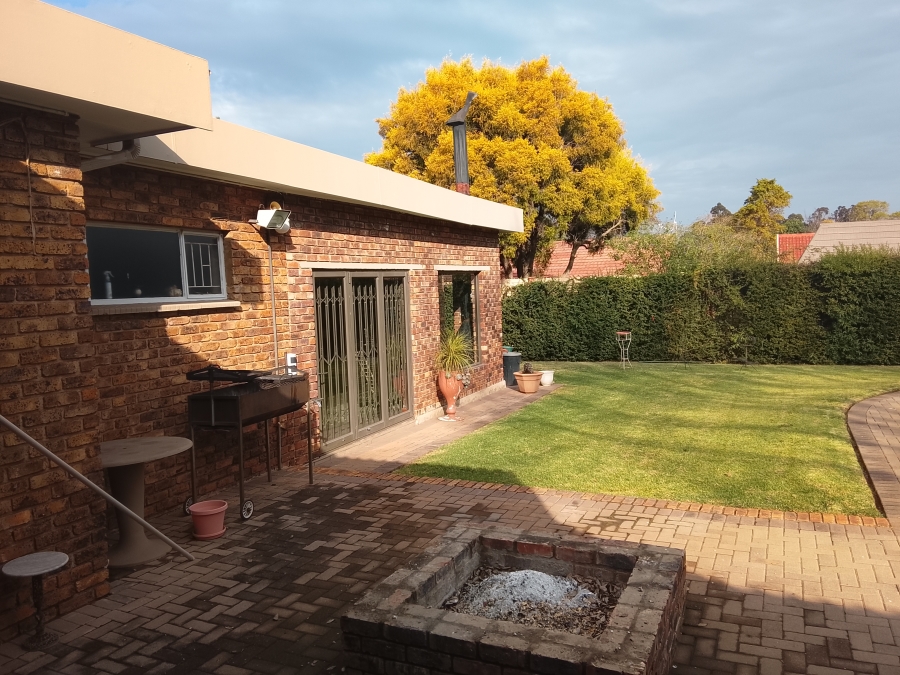 4 Bedroom Property for Sale in Vanderbijlpark SE 2 Gauteng