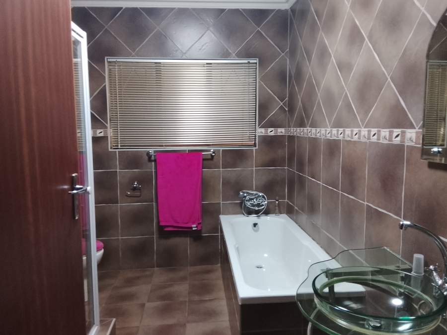4 Bedroom Property for Sale in Vanderbijlpark SE 2 Gauteng
