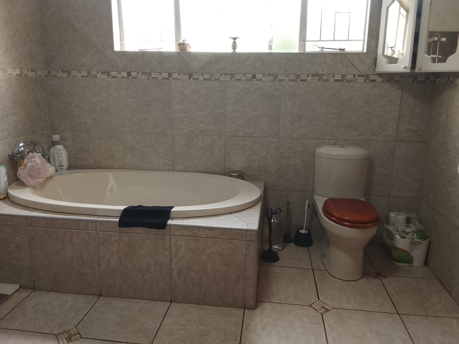 4 Bedroom Property for Sale in Vanderbijlpark SE 2 Gauteng
