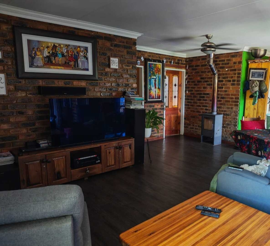4 Bedroom Property for Sale in Vaaloewer Gauteng