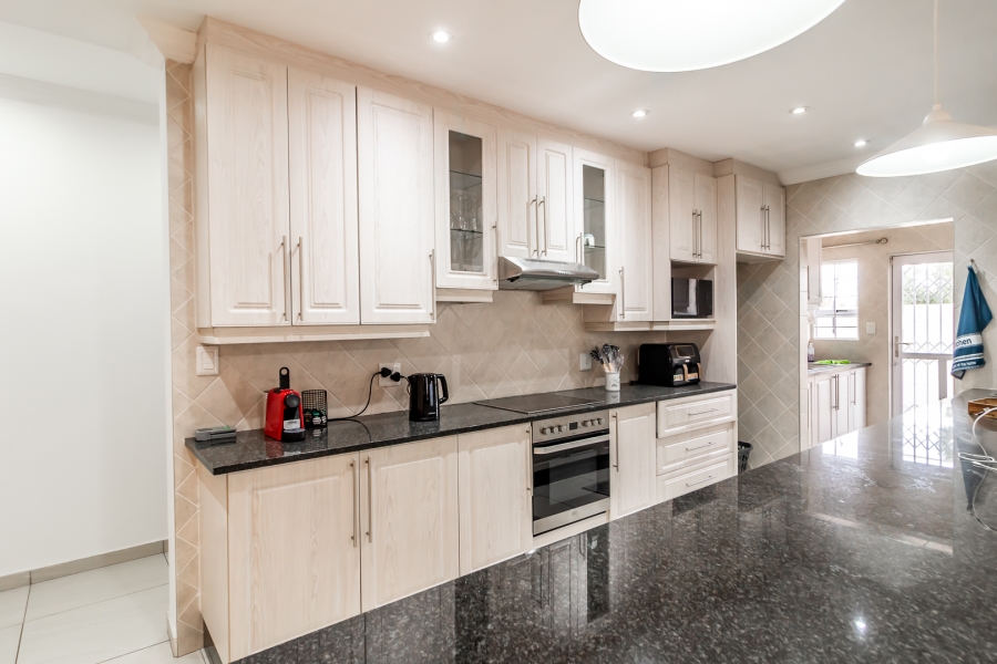2 Bedroom Property for Sale in Waverley Gauteng