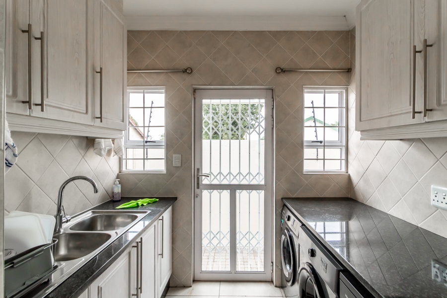 2 Bedroom Property for Sale in Waverley Gauteng