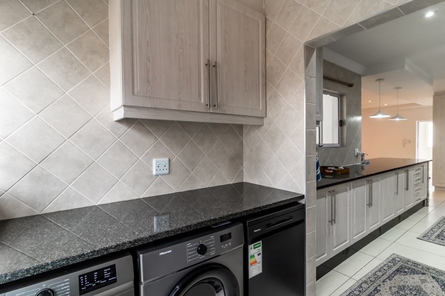 2 Bedroom Property for Sale in Waverley Gauteng