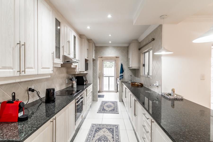 2 Bedroom Property for Sale in Waverley Gauteng