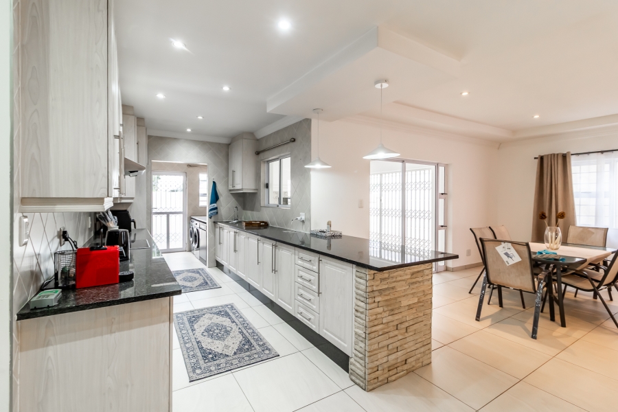 2 Bedroom Property for Sale in Waverley Gauteng