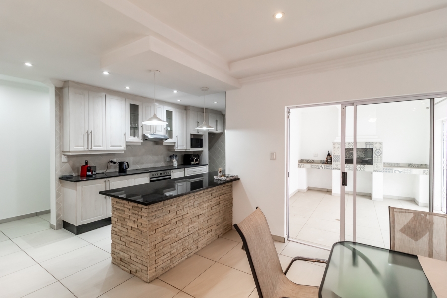 2 Bedroom Property for Sale in Waverley Gauteng
