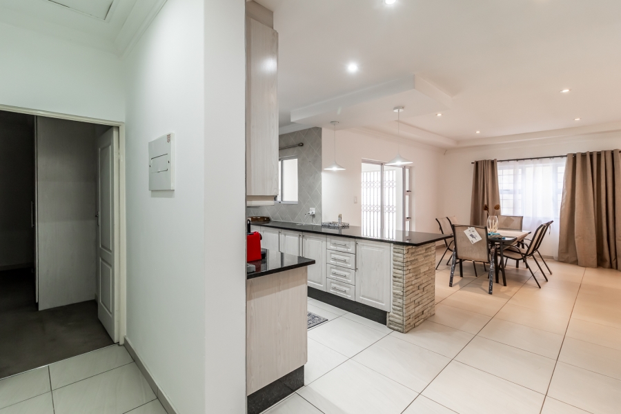 2 Bedroom Property for Sale in Waverley Gauteng
