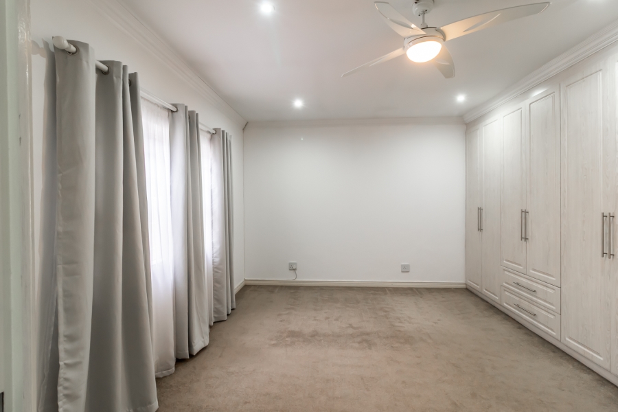 2 Bedroom Property for Sale in Waverley Gauteng