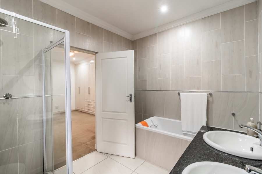 2 Bedroom Property for Sale in Waverley Gauteng