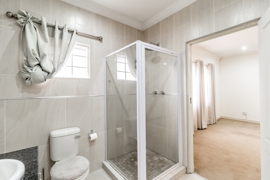 2 Bedroom Property for Sale in Waverley Gauteng